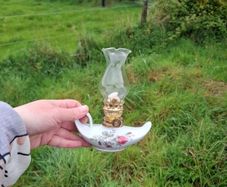Porcelain oil lamp postage possible