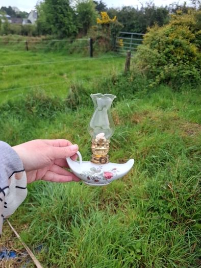 Porcelain oil lamp postage possible