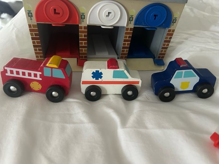 melissa and Doug Keys & Cars Rescue Garage