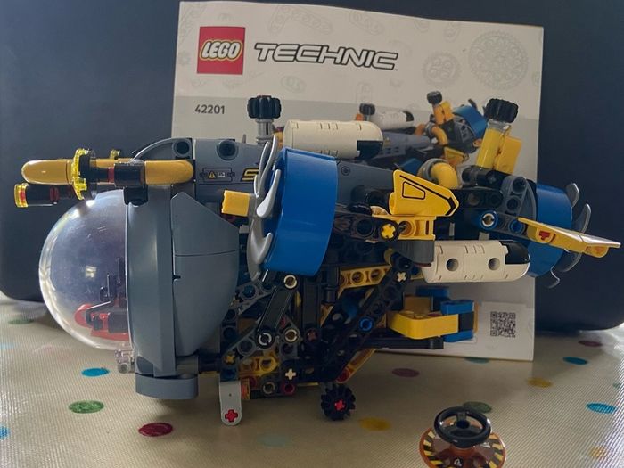 Lego Technic 42201 Research Submarine