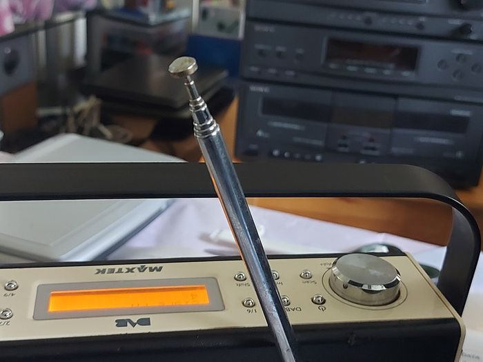 MAXTEK Vintage Style DAB & FM Radio, Model 61250, in excellent condition and working perfect