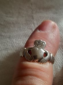 silver claddagh ring