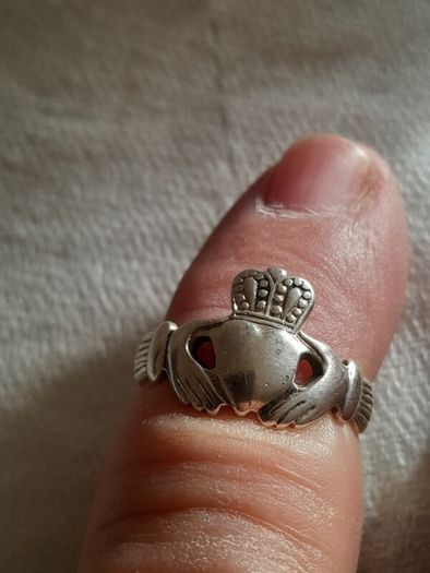 silver claddagh ring