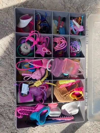 Barbie clothes, shoes, bags, jewellery and accessories