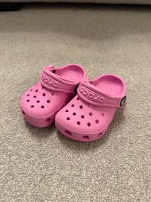 Crocs classic clogs taffy pink size c4/19-20