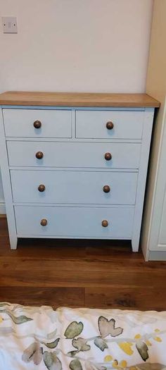 Bedroom furniture set