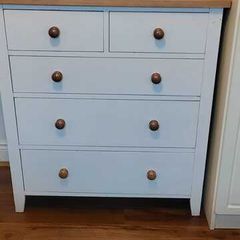 Bedroom furniture set