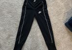 Nike black tracksuit (xs/122-128cm)