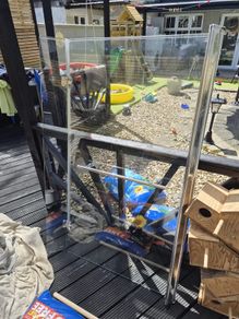 Free shower screen