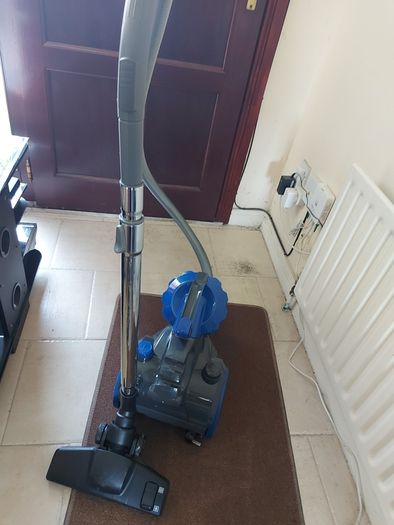 Morphy Richards Perform Air Vacuum Cleaner, Model No. 980520, 750W, AAARATED, in excellent condition, great suction