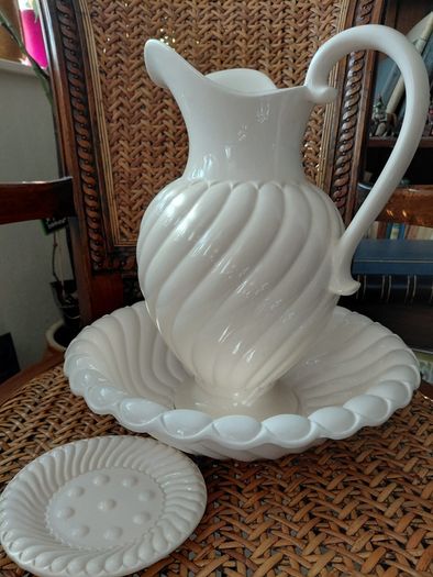 beautiful French porcelain wash bowl, pitcher & soap dish set