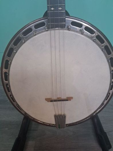 Vintage Ludwig Dixie tenor banjo .