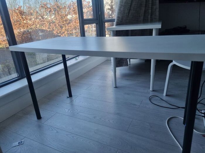Desk.