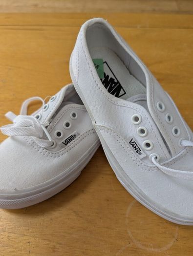 Kids/Toddler Converse Selection Sizes J7/8/11