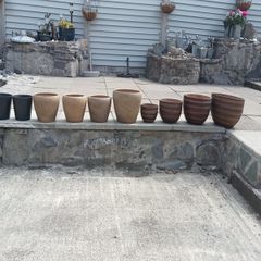Selection of 11 Ceramic plant pots 10 euros each or all 11 for 85 euros