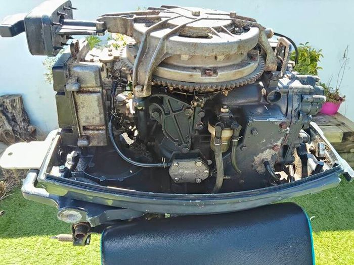 YAMAHA 40HP 2 Stroke Marine Outboard engine - Long Shaft