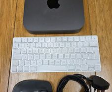 Mac Mini & Apple keyboard & mouse