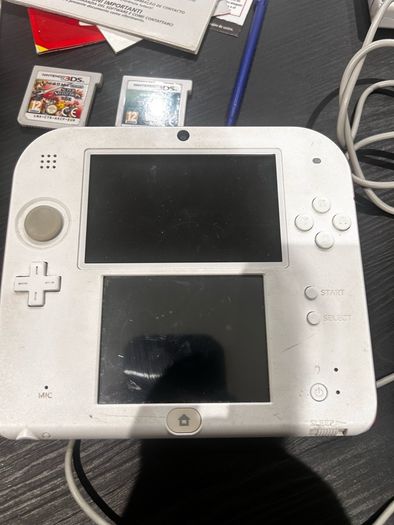 Nintendo 2DS Bundle + Smash Bros + Monster Hunter Generations + 2 Chargers