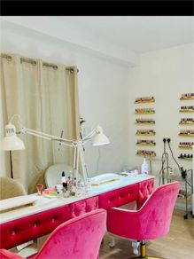 nail table for rent