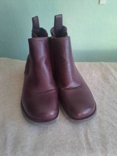 Heavenly Feet purple leather ankle boots