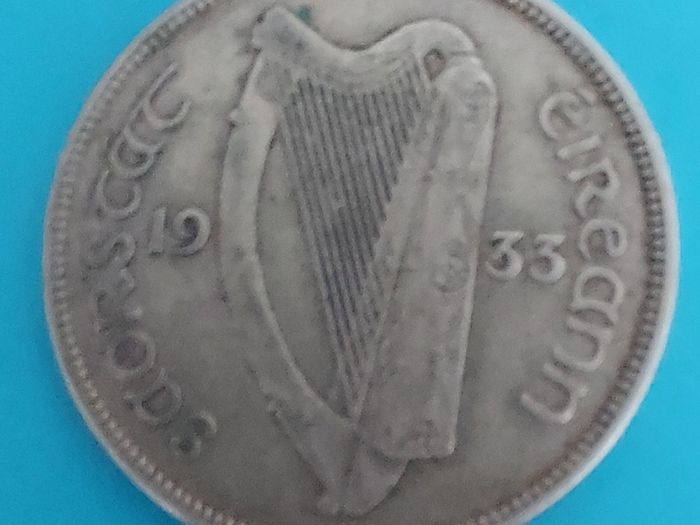 Ireland 1933 Harp Half Crown in  Very Fine condition