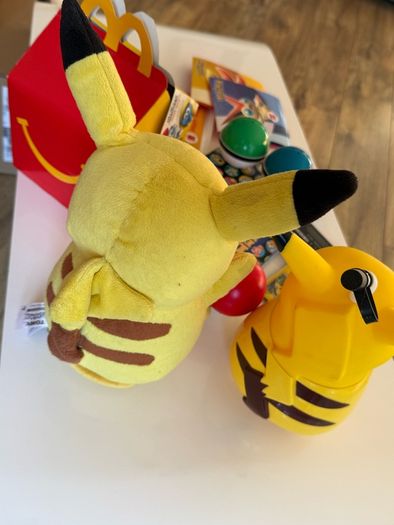 Pokemon Collectors Bundle Set