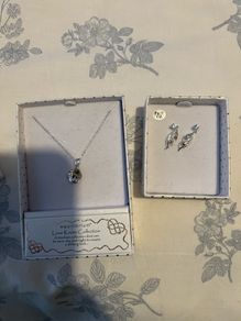 jewellery chain and earrings