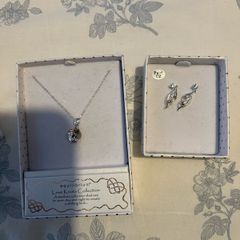 jewellery chain and earrings