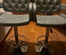 2 X High Stools