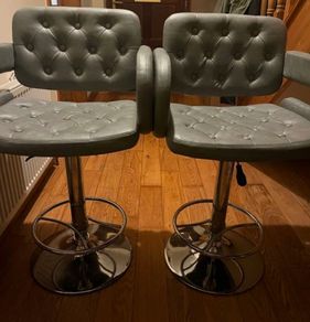 2 X High Stools