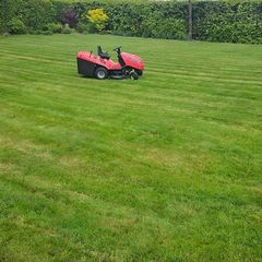 Ride on lawnmower