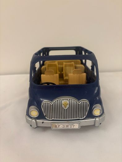 Sylvanian Families 5274 Family Seven Seater Dollhouse Car Play Set