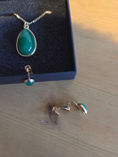 Necklace and earings