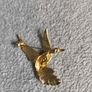 Gold tone fly bird brooch Image 2