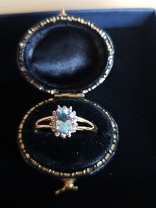 10 c gold ring with Natural Topaz and Diamonds