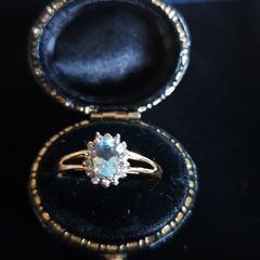 10 c gold ring with Natural Topaz and Diamonds