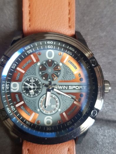 men watch