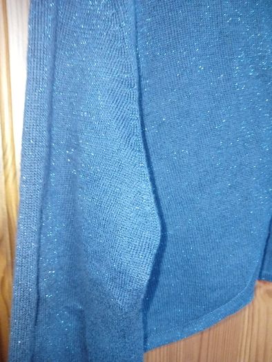 Shrug Navy interwoven with shimmering blue