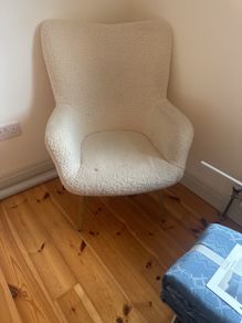 armchair in boucle fabric with wooden legs