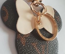 NEW LOUIS Vuitton Key /Bag Chain
