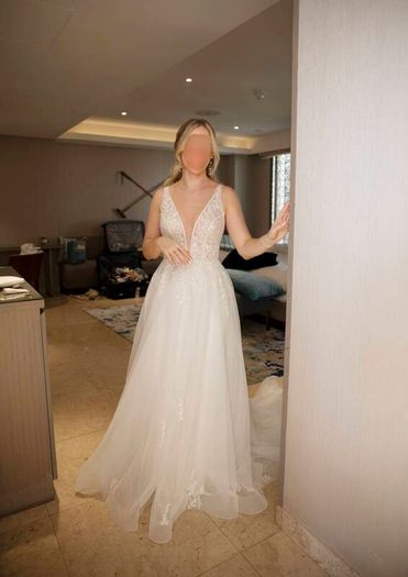 A Line Wedding Dress and Veil