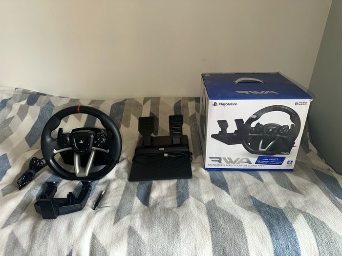 HORI Racing Wheel Apex for PS5, PS4 and PC - Very Good Con.