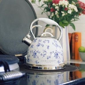 Ashley Elveden Navy Stainless Steel 2.5L Stove Top Kettle. Fast Boil Whistling Kettle for Gas Hob, Induction Hob. Silicon Coated Cool Handle Gas Stove Camping Kettle. Compatible with Aga Stove