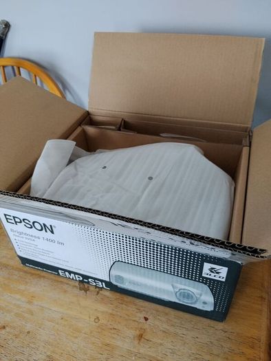 Epsom projector (brand new)