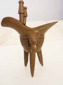 Chinese bronze ritual tripod jue wine vessel