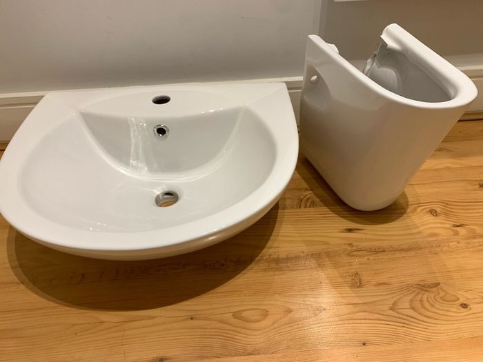 Wash basin with semi pedestal