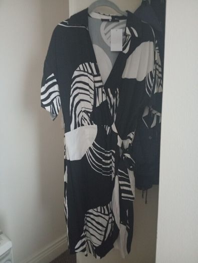 New Dress with tags very nice and dressy.