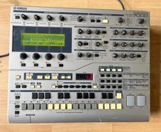 Yamaha RS7000 Music Production Studio (Sampler Sequencer Workstation)