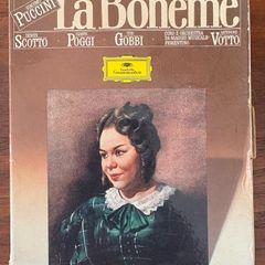 Rare Deutsche Grammophon. Puccini - La Boheme. Two-cassette box set with 245 page booklet. Chromium Dioxide tape. Very rare and in excellent condition.