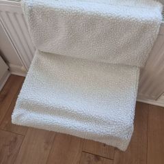 Radiator cat bed